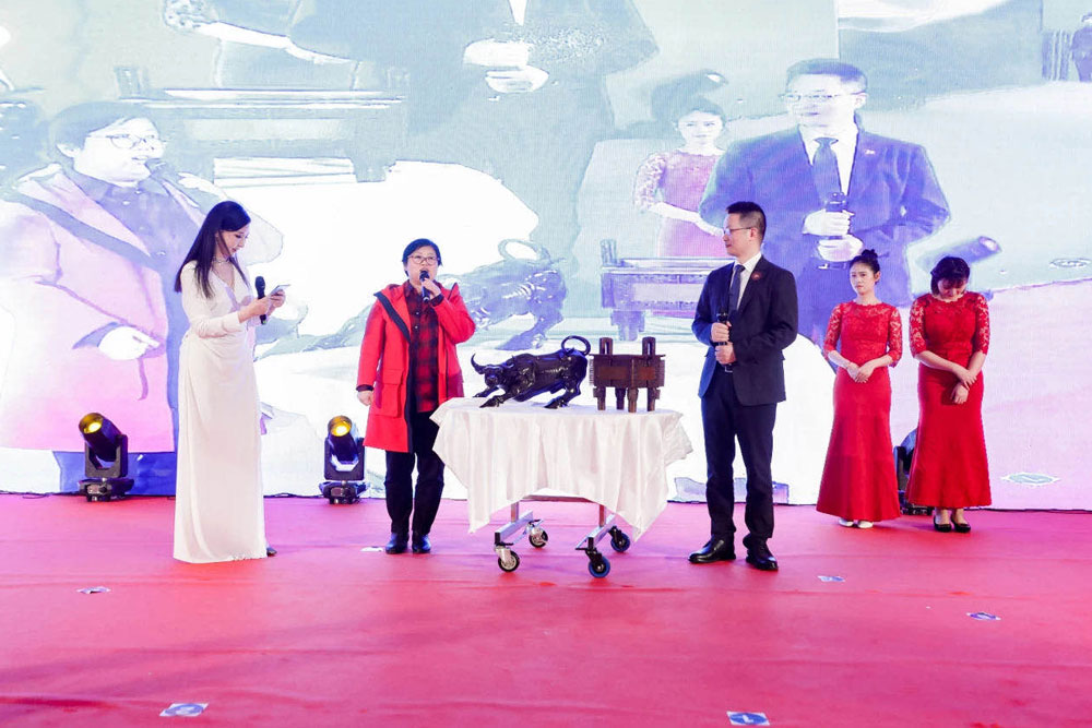 Review of the 20th Anniversary Ceremony of Micro-Tech (Nanjing)