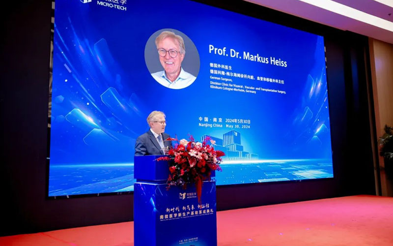 Dr._Markus_Heiss,_Chief_Physician_of_Visceral,_Vascular_and_Transplant_Surgery_in_Germany,_delivered_a_speech..jpg